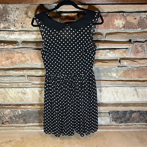 Betsey Johnson Dresses & Skirts - Betsey Johnson Polka Dot Sleeveless Peter Pan Collar Dress